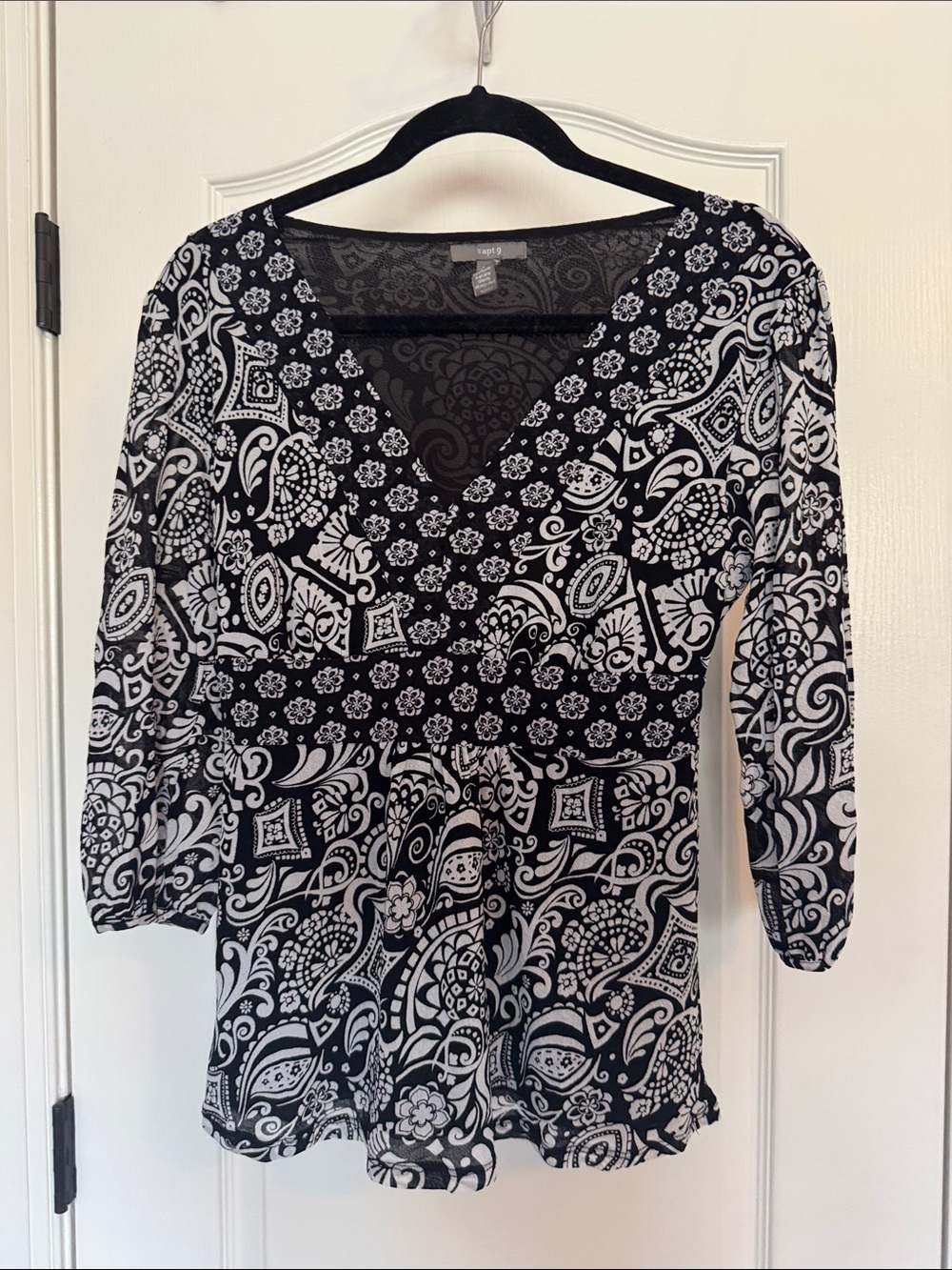 Black & White Paisley V-Neck Tunic Top